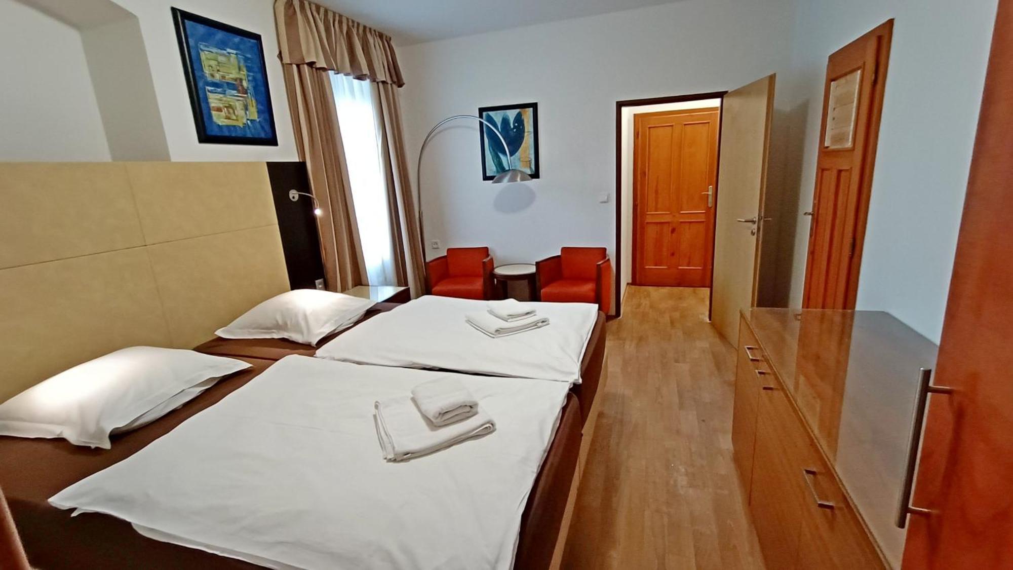 Apartments Gato Karlovy Vary Dalovice Екстериор снимка