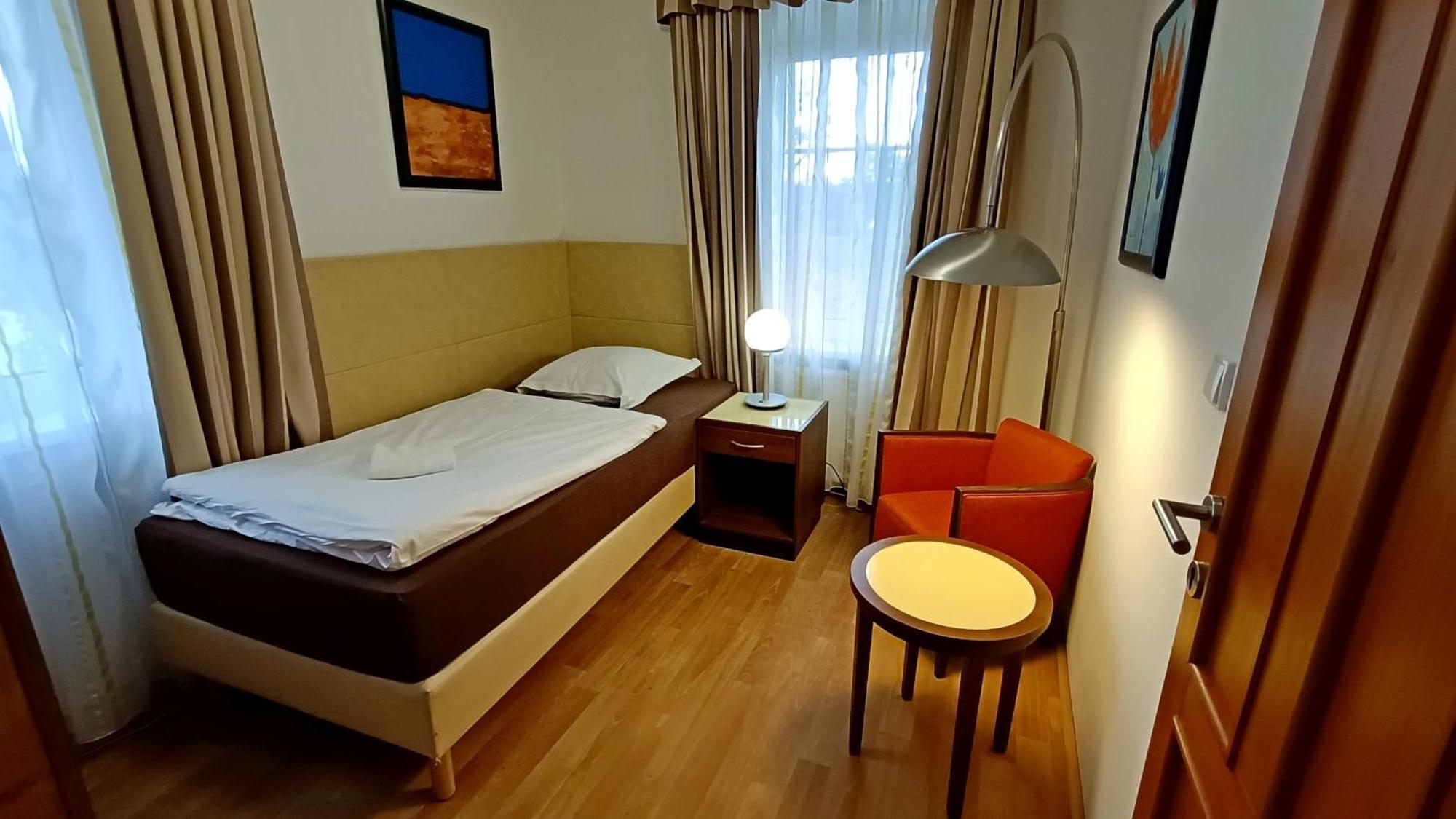 Apartments Gato Karlovy Vary Dalovice Екстериор снимка