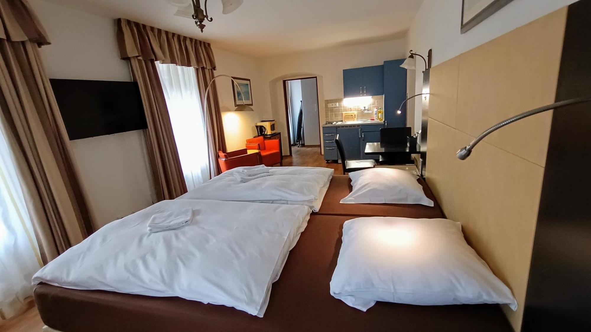 Apartments Gato Karlovy Vary Dalovice Екстериор снимка